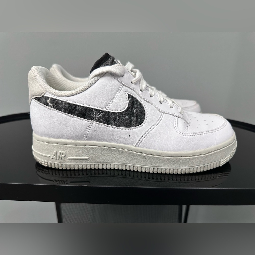 Nike Air Force 1 '07 SE Recycled Wool Pack - white black